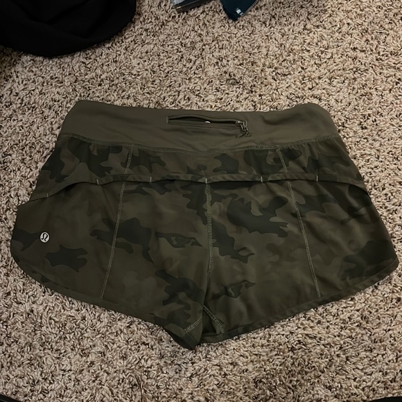 Green Lululemon Camo Speed Up Shorts - Picture 4 of 5
